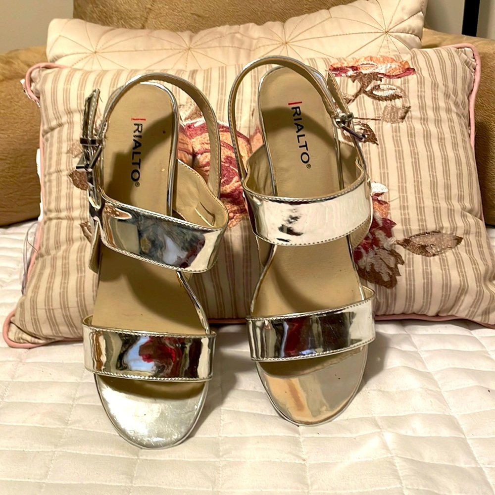 RIALTO Silver Sandals size 7.5